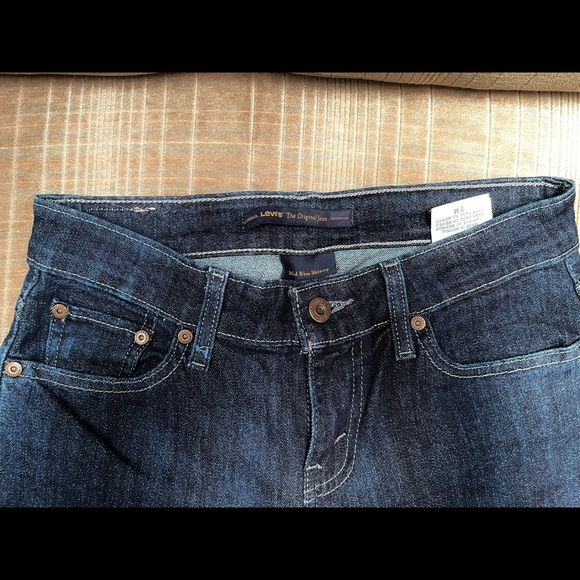 Levi’s Mid Rise Jeans - Picture 3 of 9